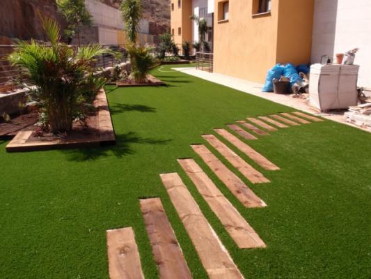 Как проходит укладка искусственной травы?